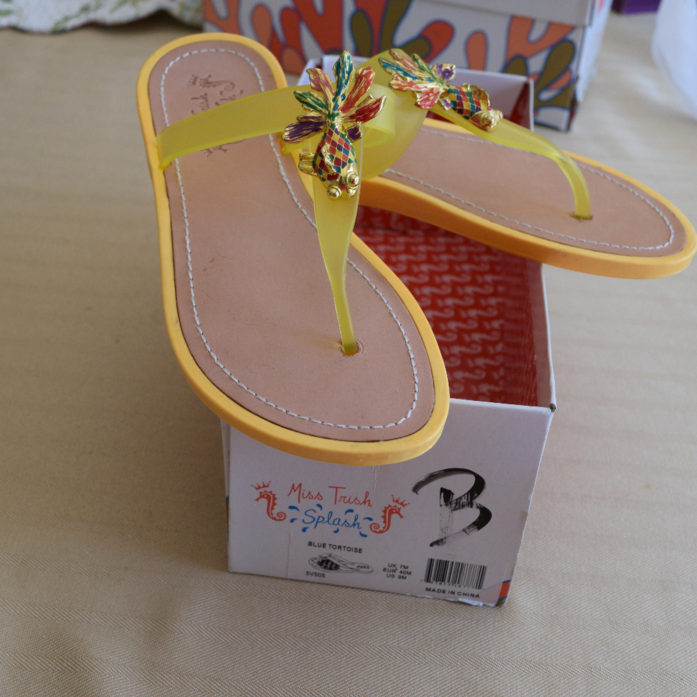 Miss Trish Koi Fish Flip Flop Sandals New 9
